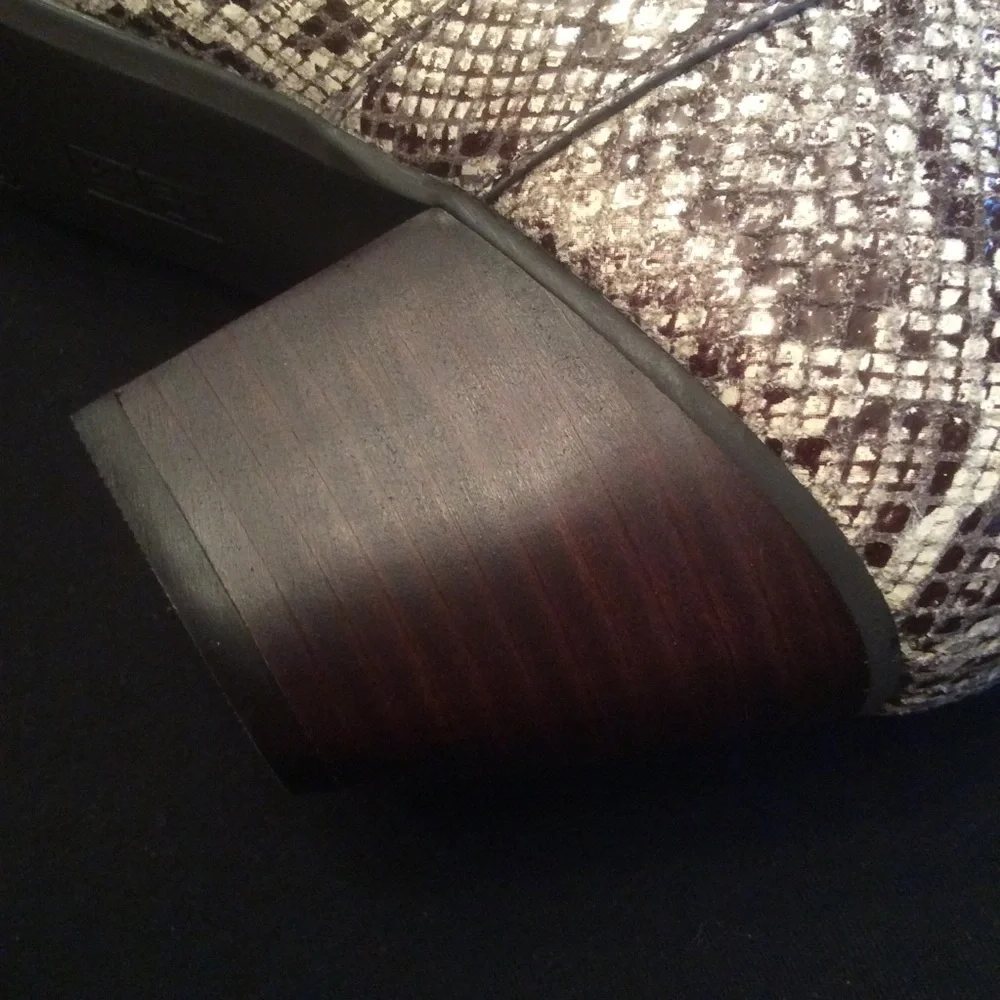 AEROSOLES nwot martha